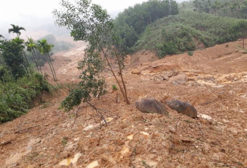 Các giải pháp chống trượt mái dốc, bao gồm rọ đá, để huy động lực chống của phần còn lại khối đất trượt tối đa